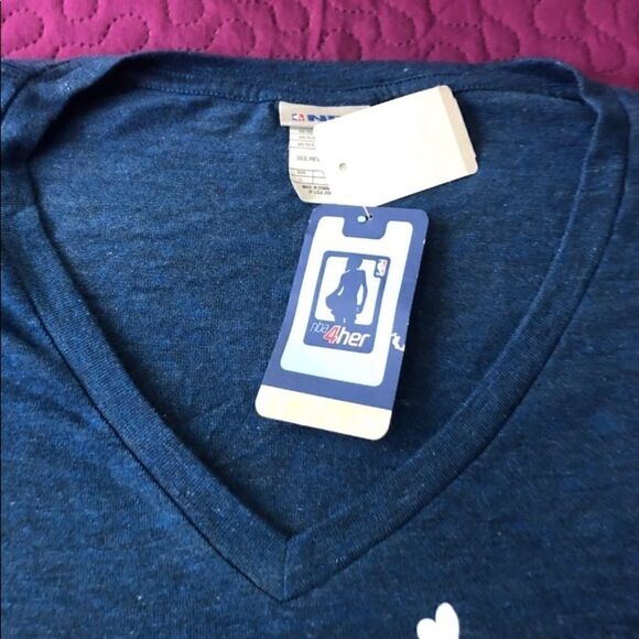 NBA Dallas Mavericks T-shirt V-neck women’s - Picture 2 of 2